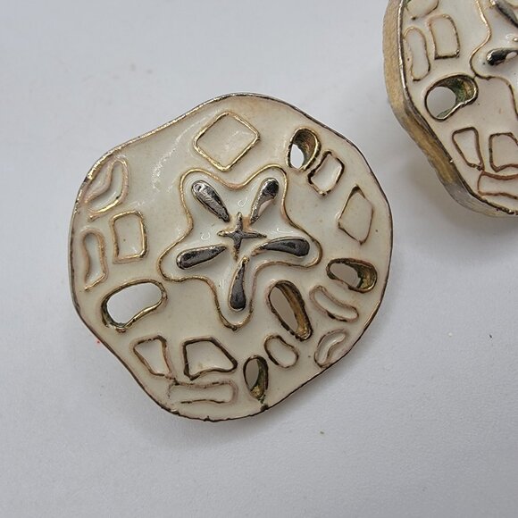 Vintage Textured Sand Dollar Sea Life‎ Pierced Earrings - Picture 2 of 3